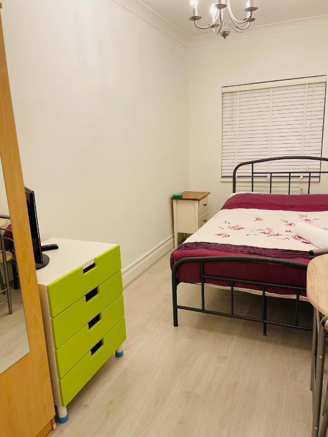 Edgware London Rooms With Free Parking 134 מראה חיצוני תמונה