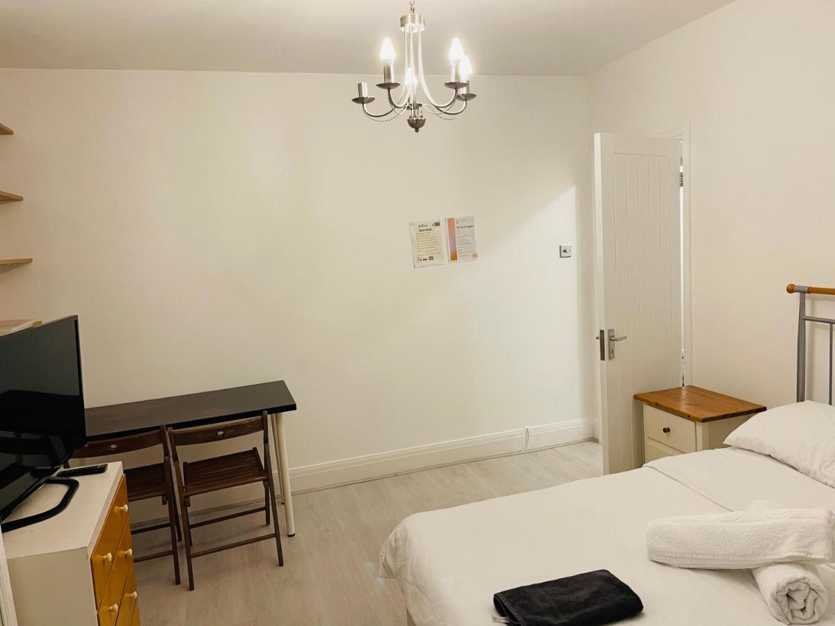 Edgware London Rooms With Free Parking 134 מראה חיצוני תמונה